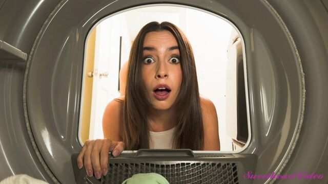 Светловолосая девица с большой жопой сделала отличный куни подружке