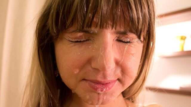 В POV порно видео молодая девица порадовала парня сочным минетом...