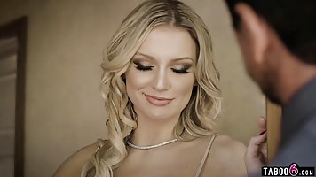 Мамка и ее дочка сексуальные блондинки, любящие горячий секс втроем...