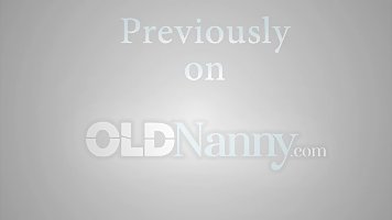 Зрелая баба решила попробовать большой черный член негра